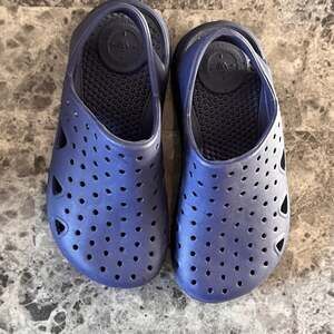 Totes Sol Bounce Kids Splash & Play Clog, Navy Blue